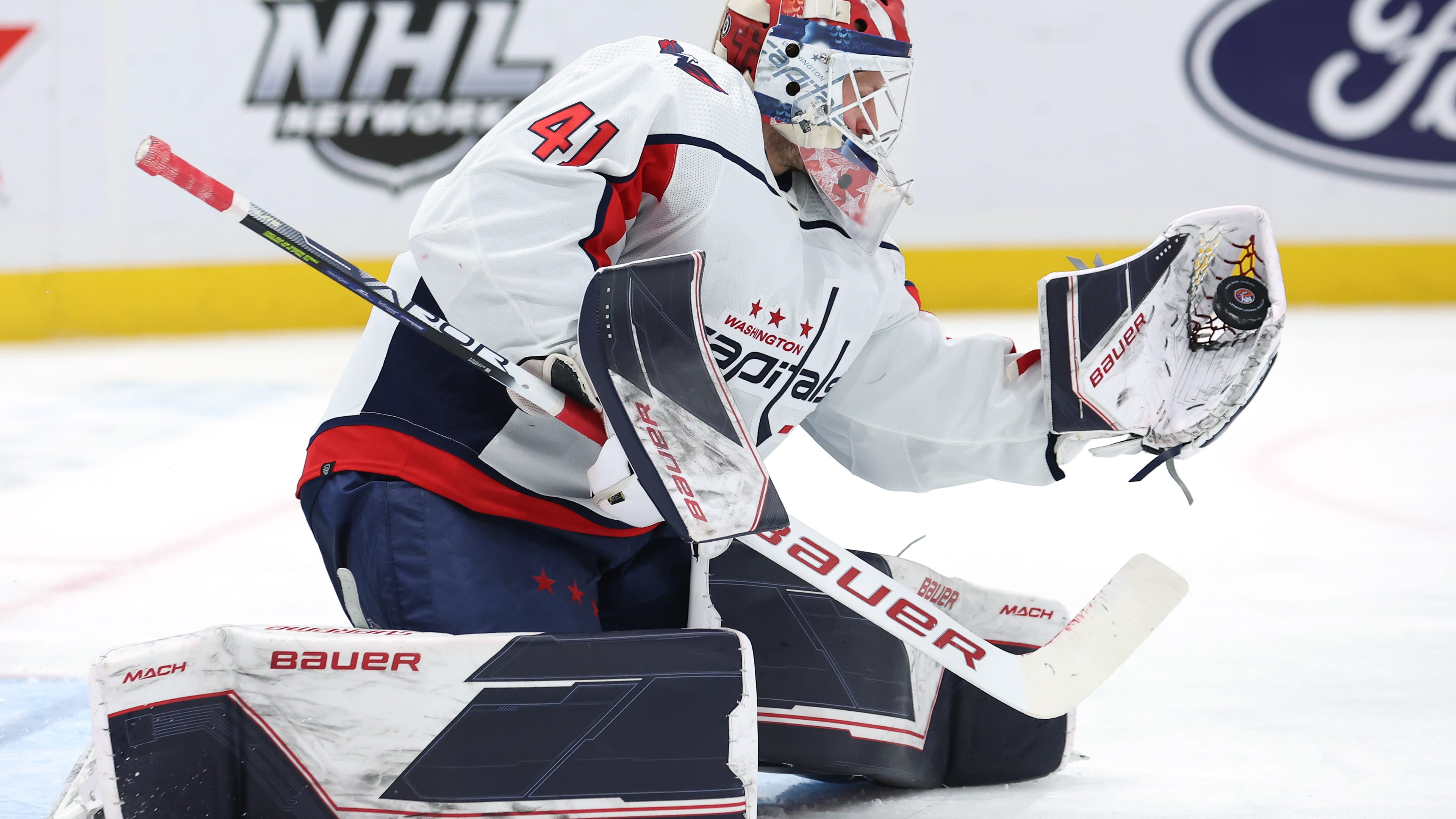 Devils acquire goalie Vitek Vanecek from Capitals for two draft picks