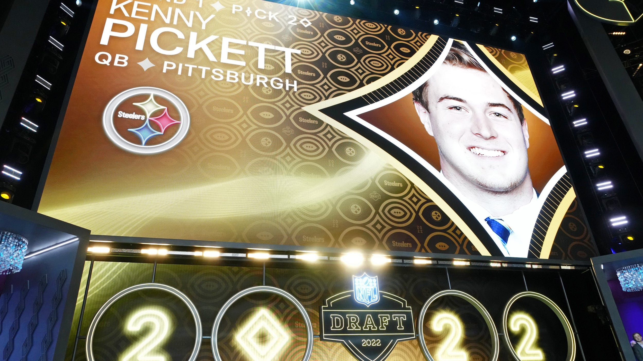 Social media reacts to the Kenny Pickett selection