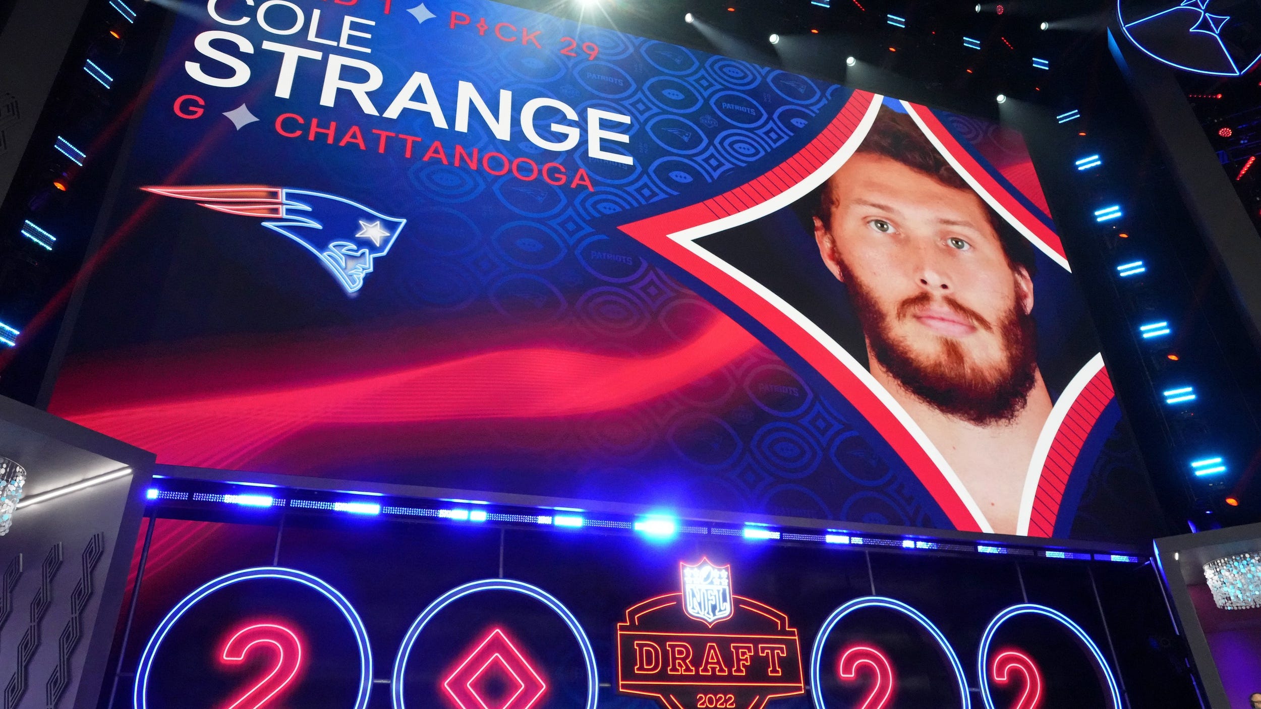 Sean McVay laughs at Patriots' first-round pick, thought he could've been available 75 picks later