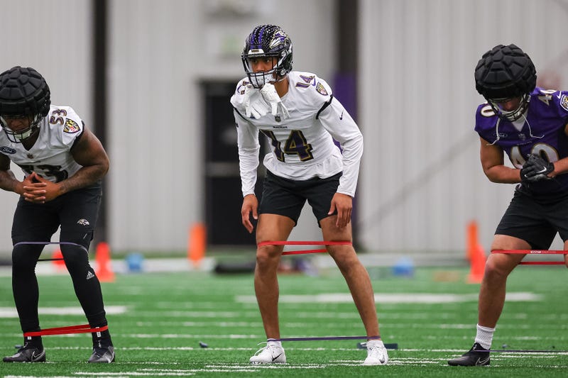 Baltimore Ravens safety Kyle Hamilton (14) (center) warms up during rookie minicamp at Under Armour Performance Center