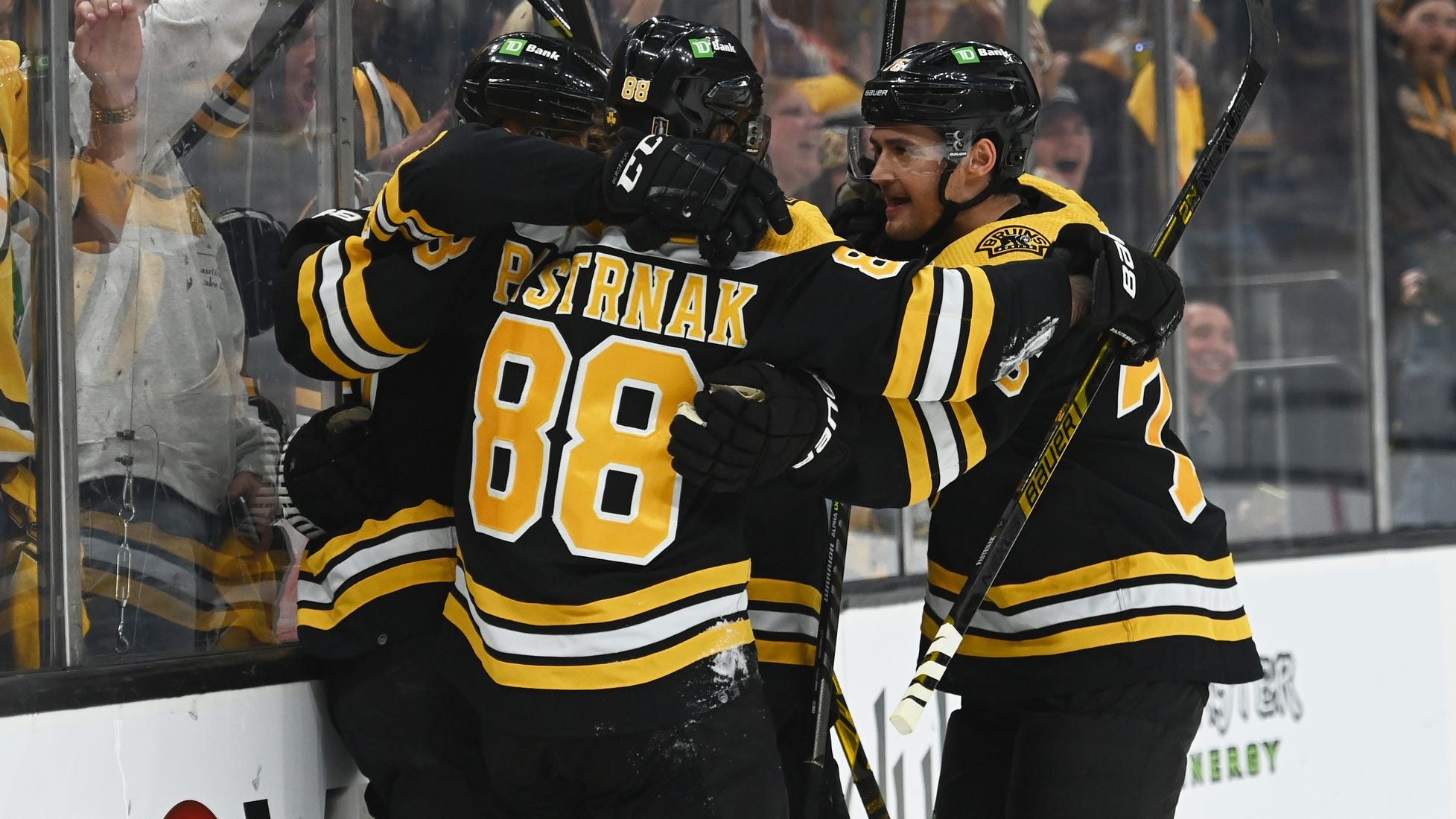 Brad Marchand's 5 points lift McAvoy-less Bruins to series-tying win over Hurricanes