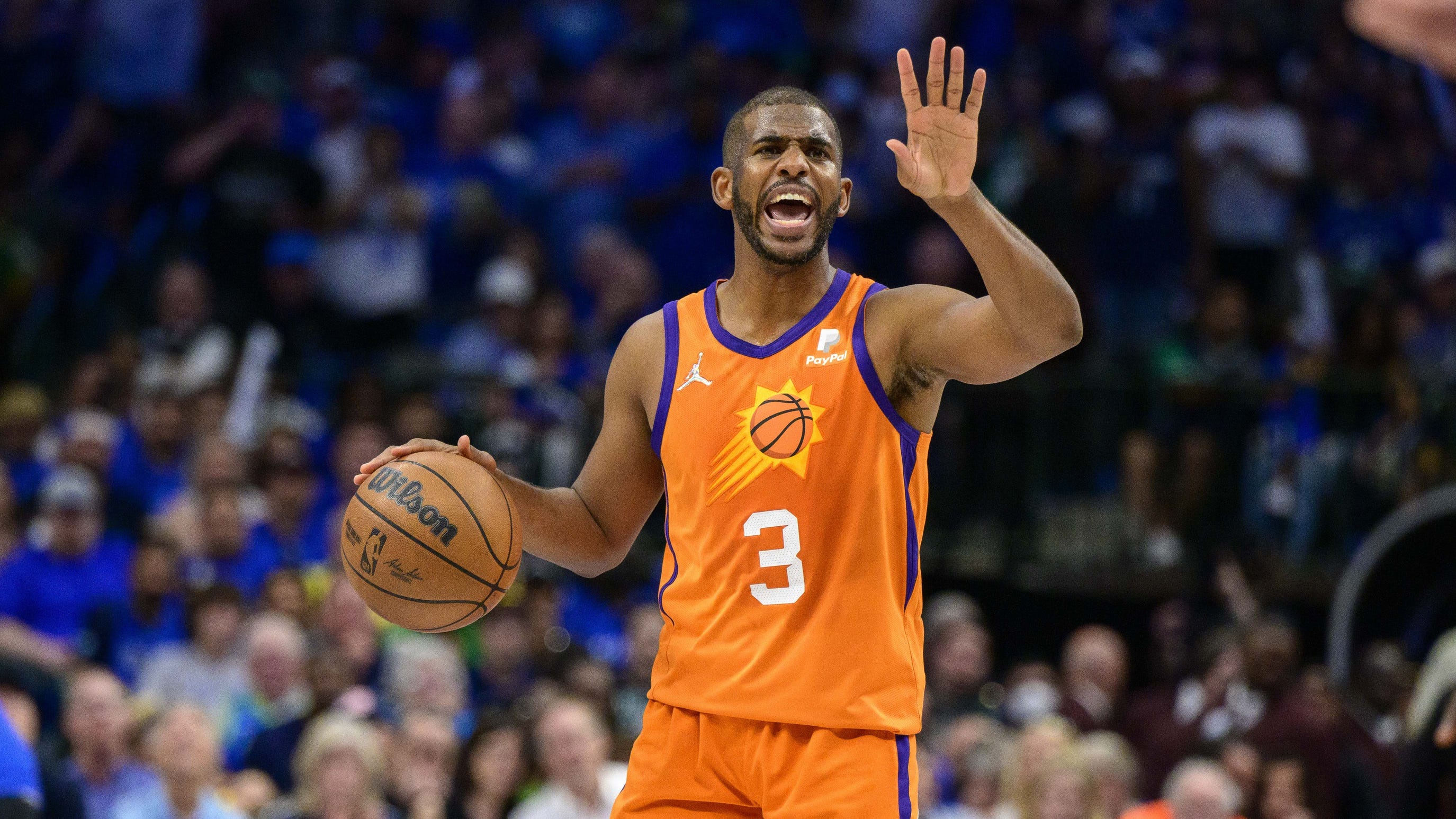 Mavs suspend two fans for giving Chris Paul's family "unwanted hugs"