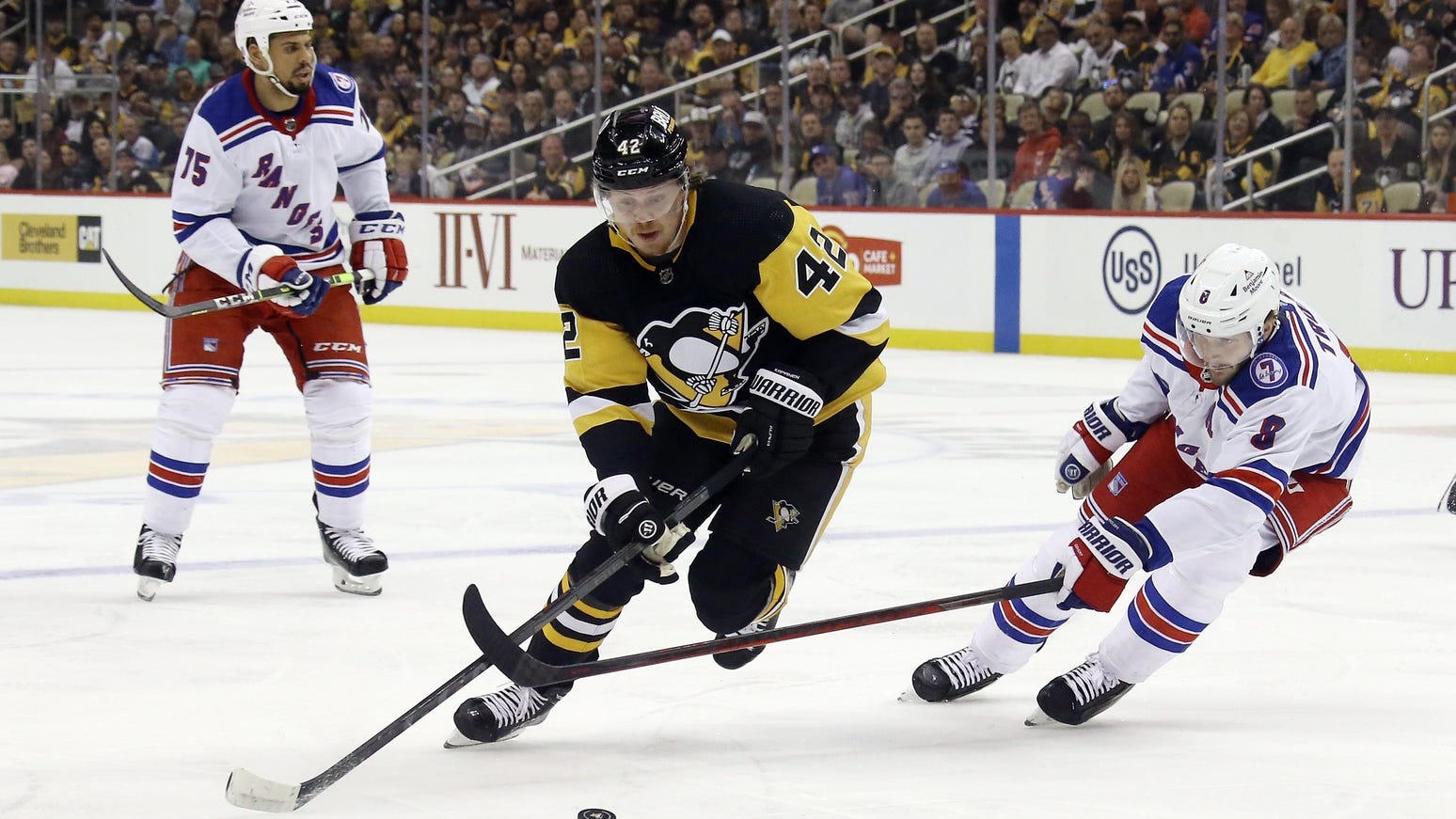Pens offer Kapanen, don’t offer starting forward