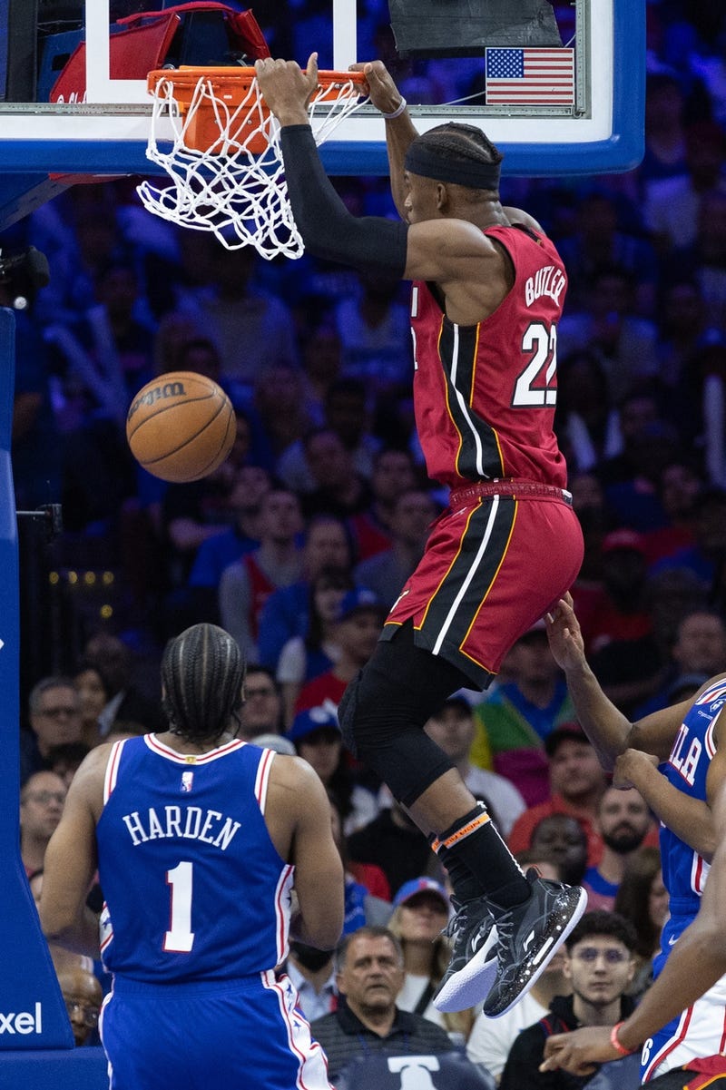 Jimmy Butler dunks in East Semi-final 2022