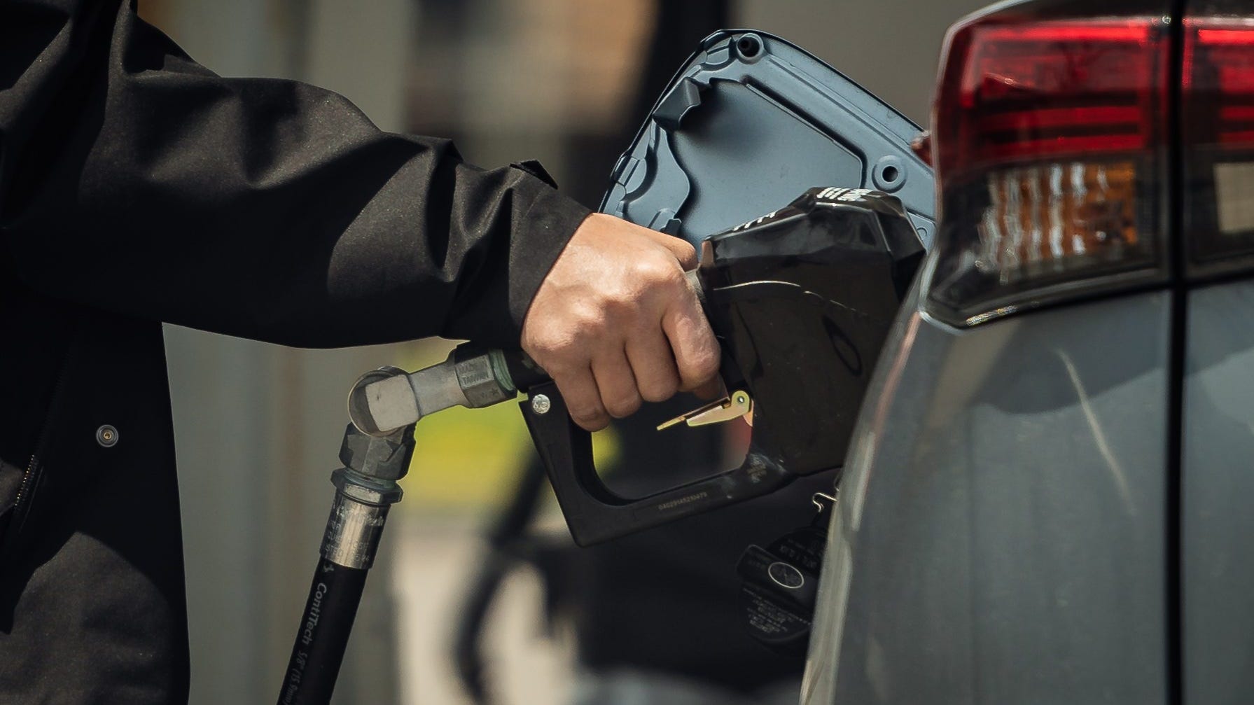 Michigan's average gas prices continue to rise above $5