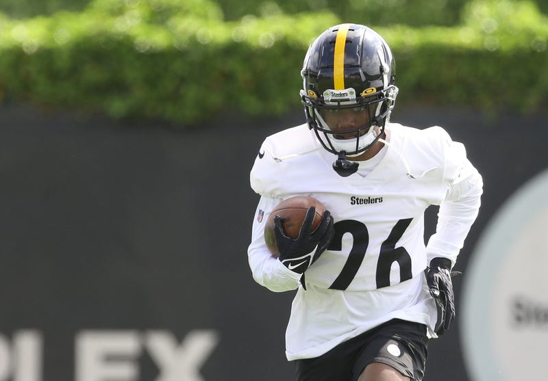 Anthony McFarland during Steelers OTAs