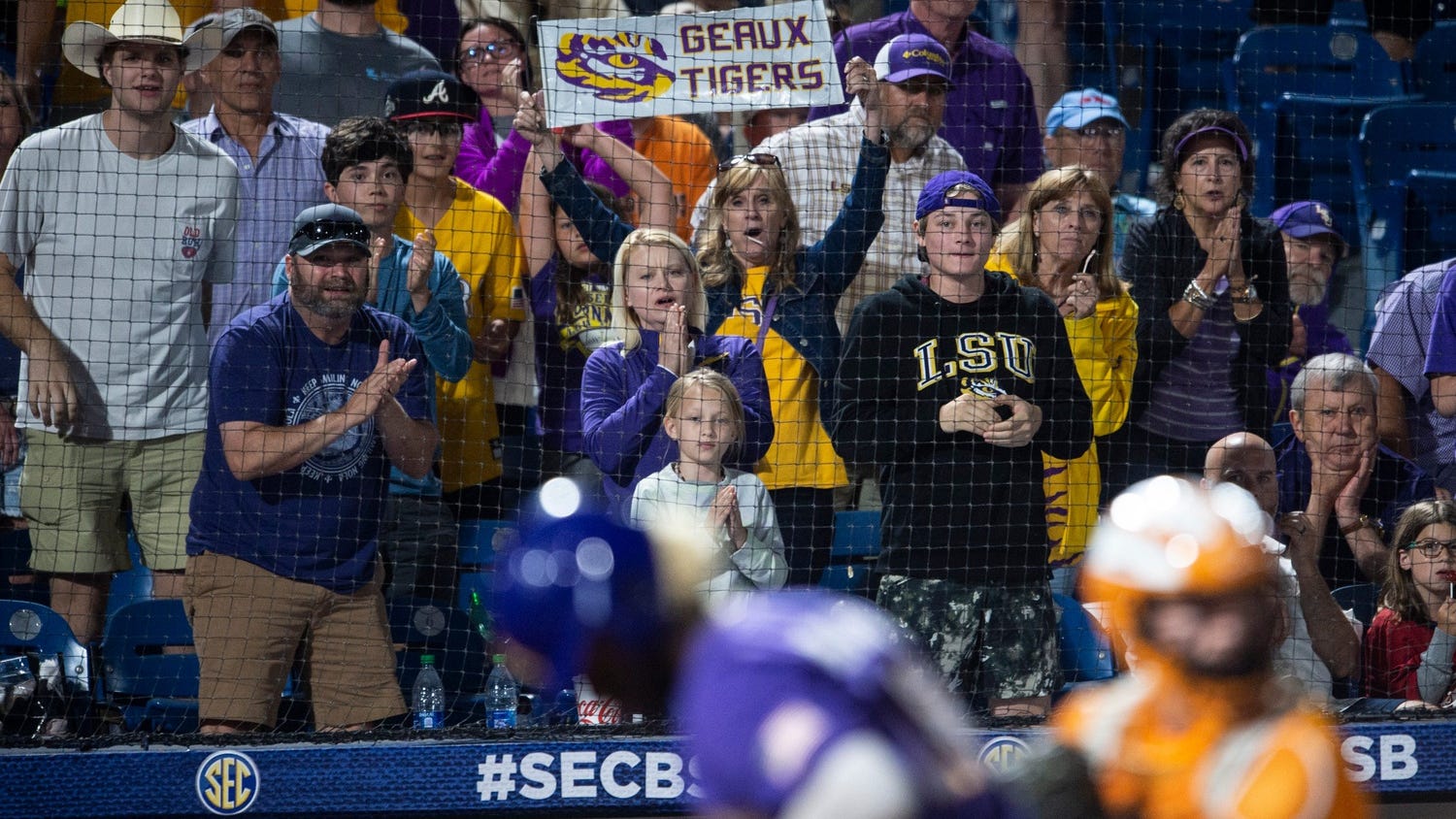 LSU offense sputters in late-night loss to Tennessee; Tigers dumped to loser's bracket