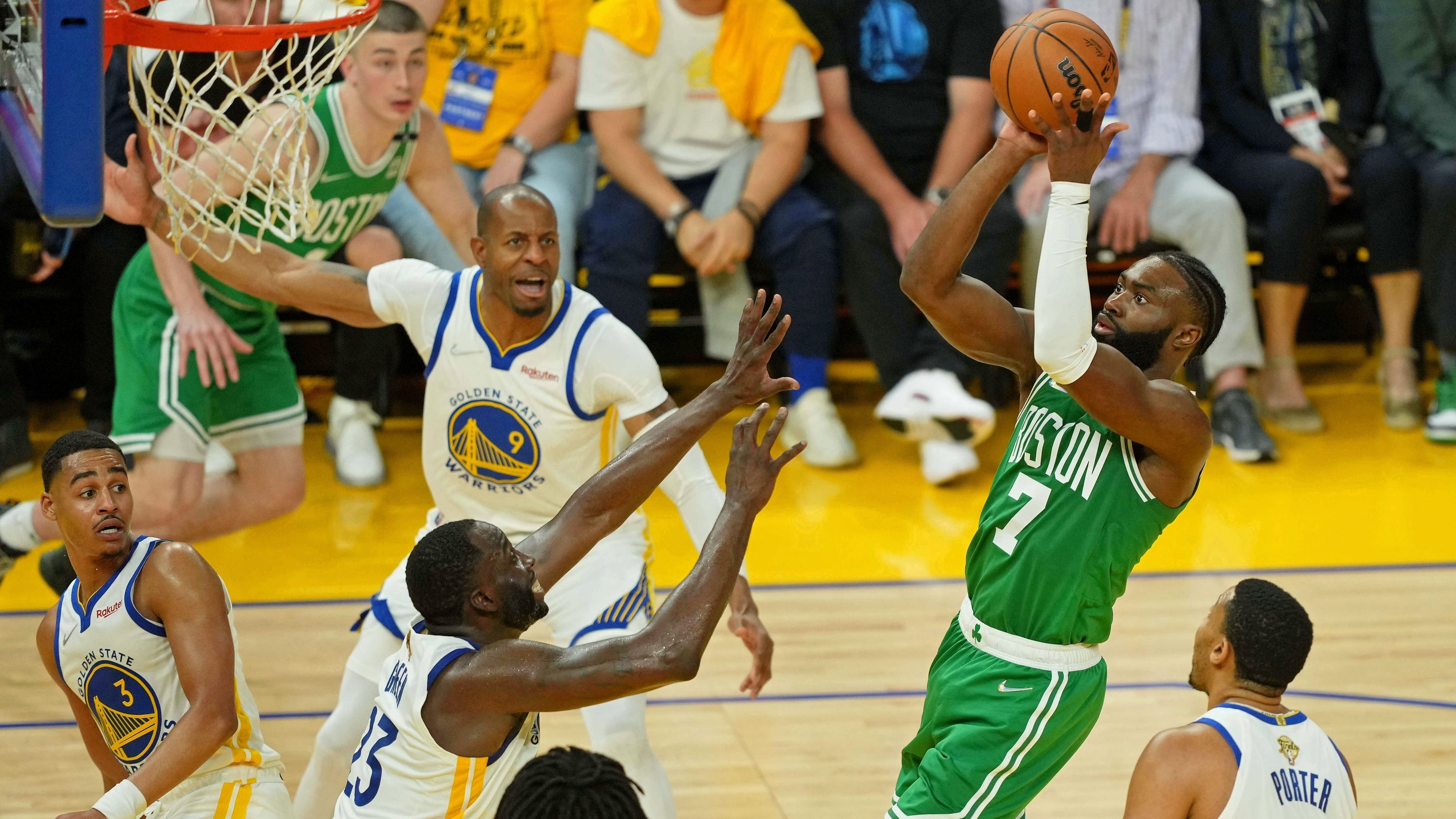 Jaylen Brown continues to be lights-out in the fourth quarter