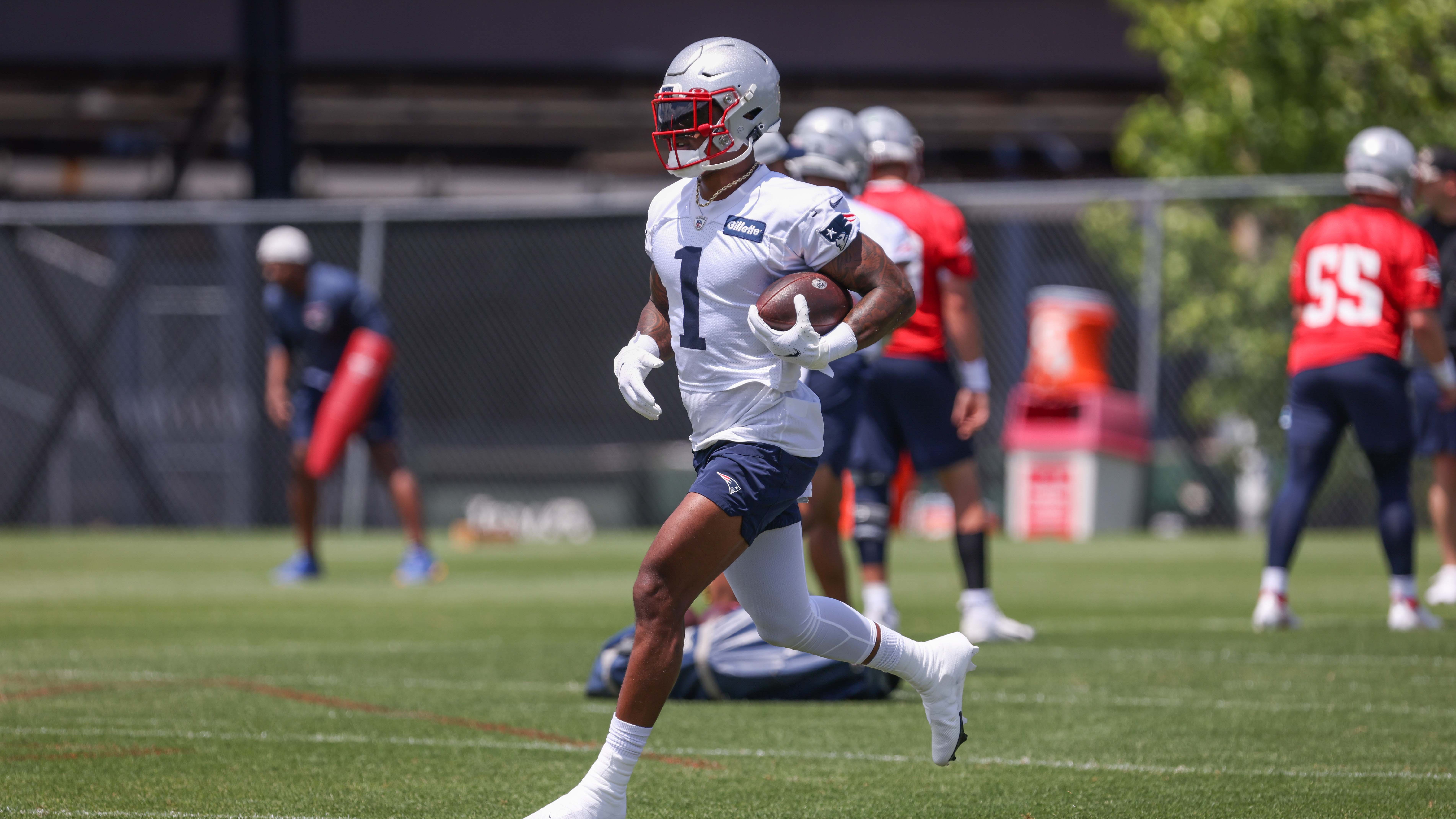 DeVante Parker dominates, and more observations Day 1 of Patriots' training camp