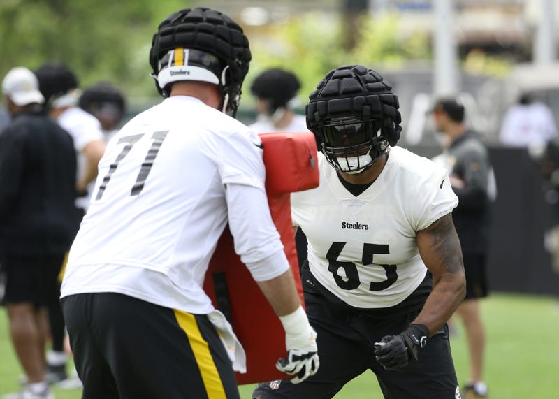Dan Moore at Steelers practice