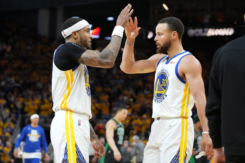 Golden State Warriors guard Stephen Curry (30) celebrates with guard Gary Payton II (left) after defeating the Boston Celtics
