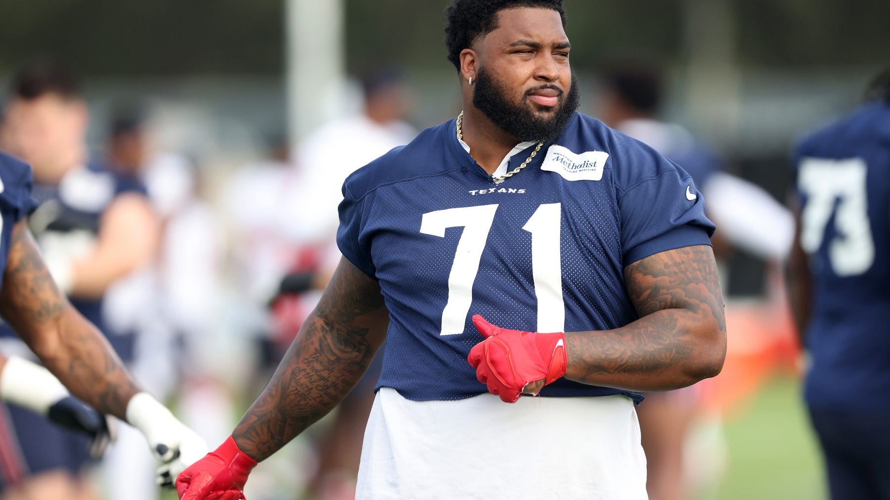 Texans RT Tytus Howard undergoes surgery on broken hand