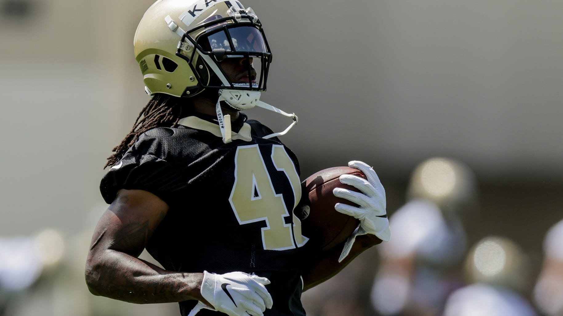 Saints RB Alvin Kamara has 'good mindset' in turbulent offseason, Dennis Allen says