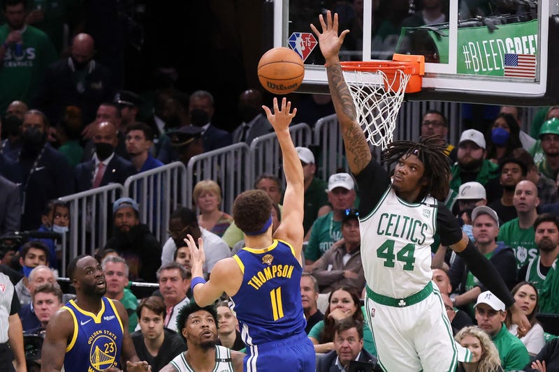 Robert Williams contests Klay Thompson in the NBA Finals.
