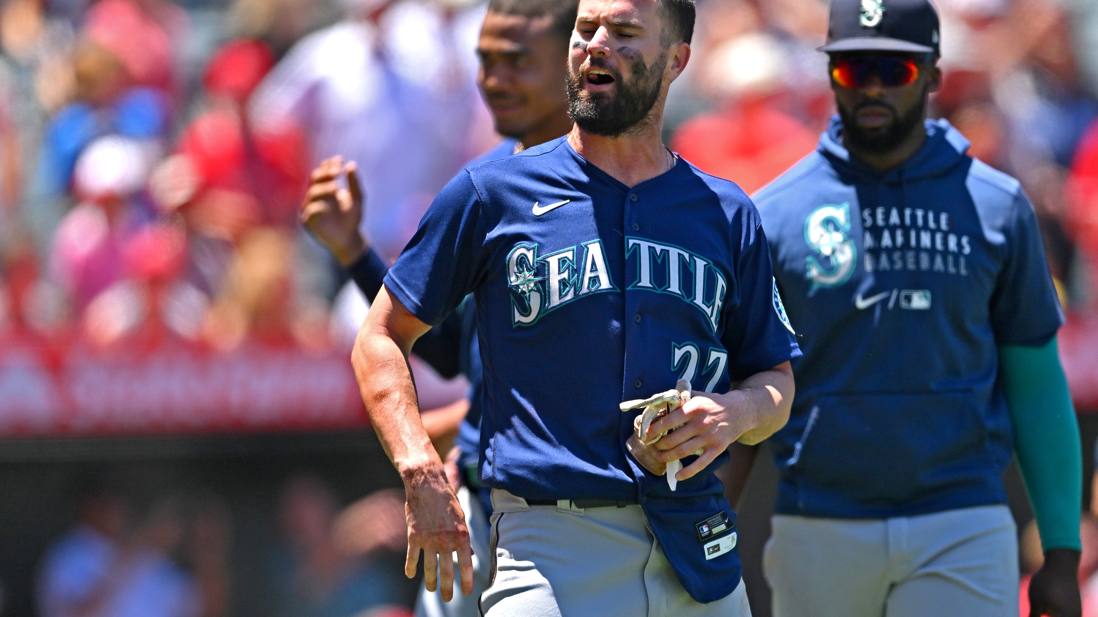 Fan has pizza delivered to Jesse Winker at Angel Stadium after wild brawl, ejection