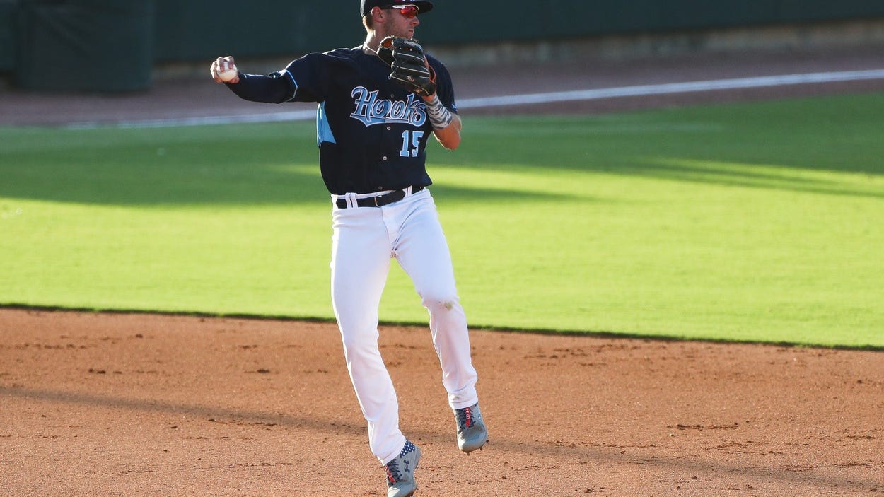 Astros promote Grae Kessinger to 26-man roster