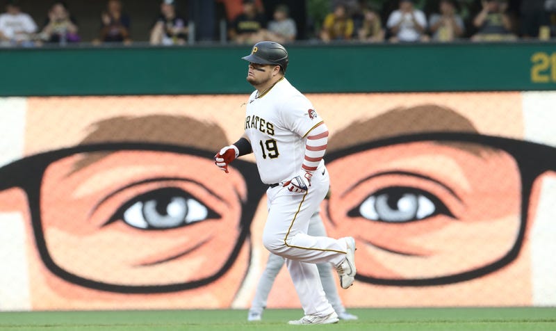 Daniel Vogelbach rounding bases after HR