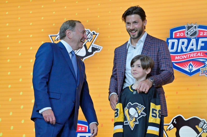 Kris Letang with Gary Bettman at NHL Draft