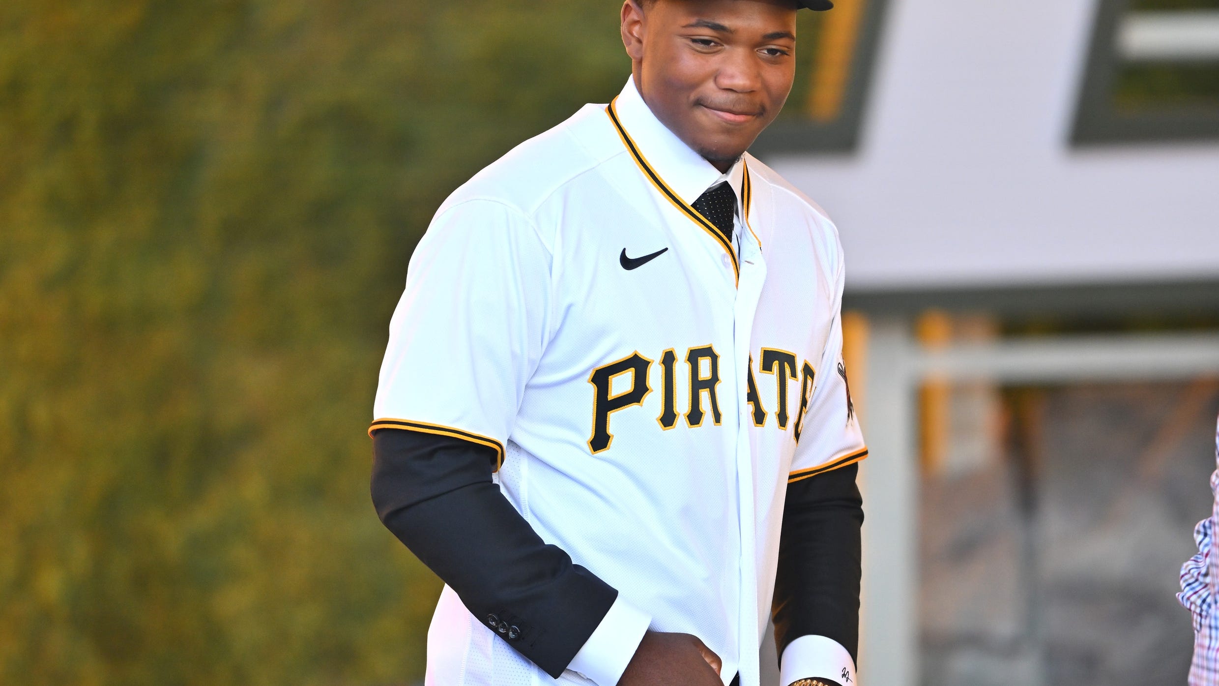 Pirates draft ‘best pure prep hitter in decades’ in 1st round