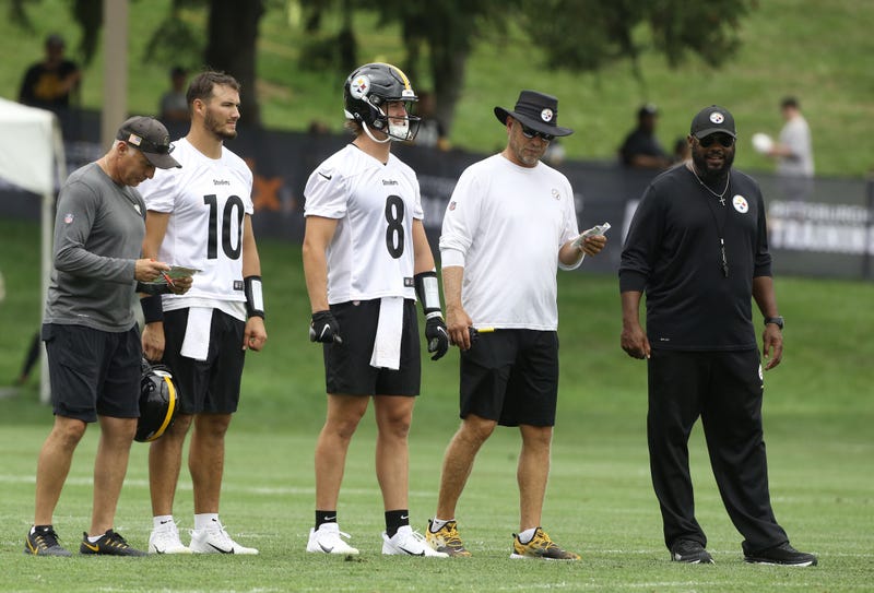 Kenny Pickett Mitch Trubisky Mike Tomlin Matt Canada Mike Sullivan at practice