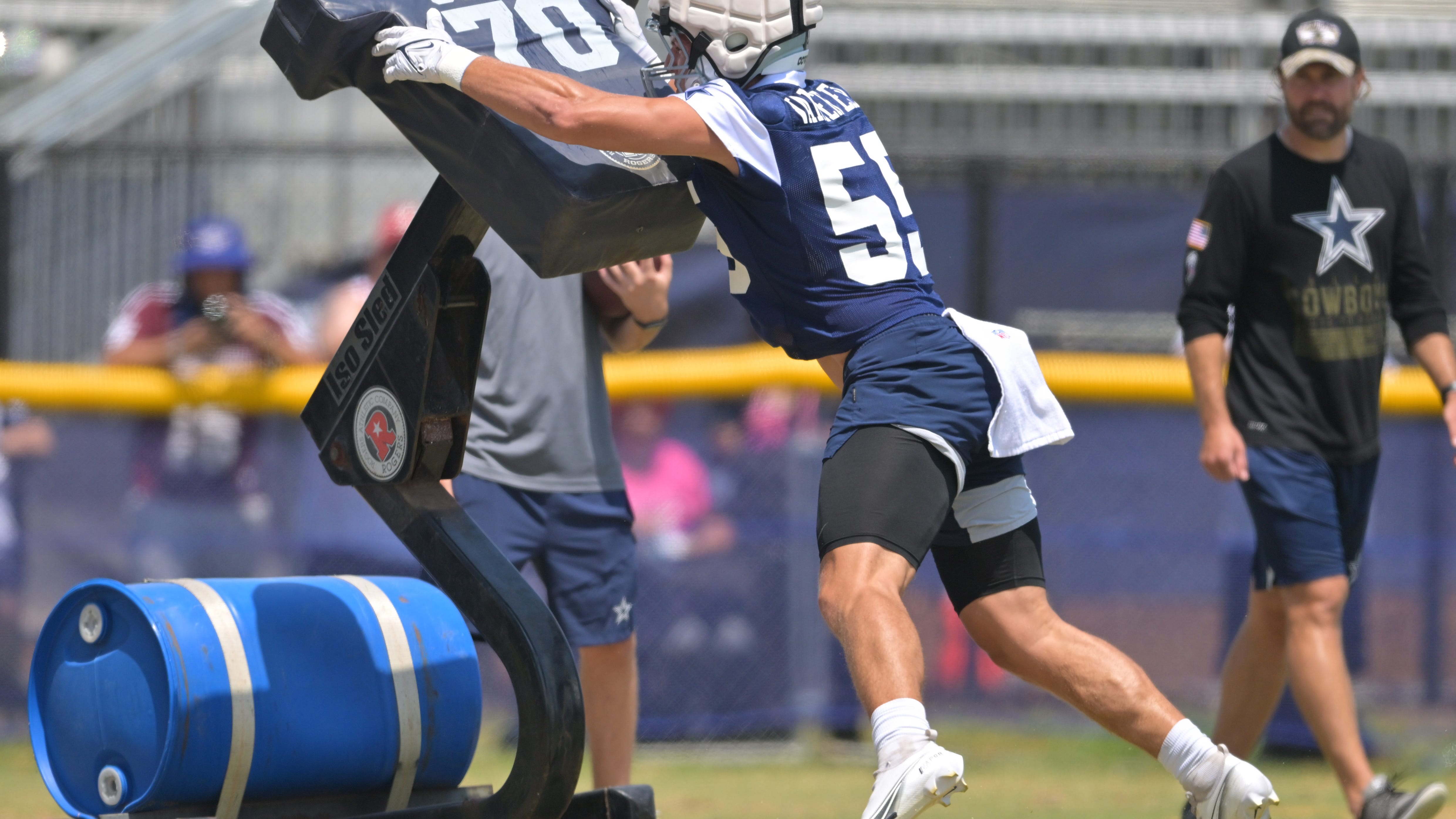 Leighton Vander Esch on Cowboys defense vs offense, Micah’s versatility