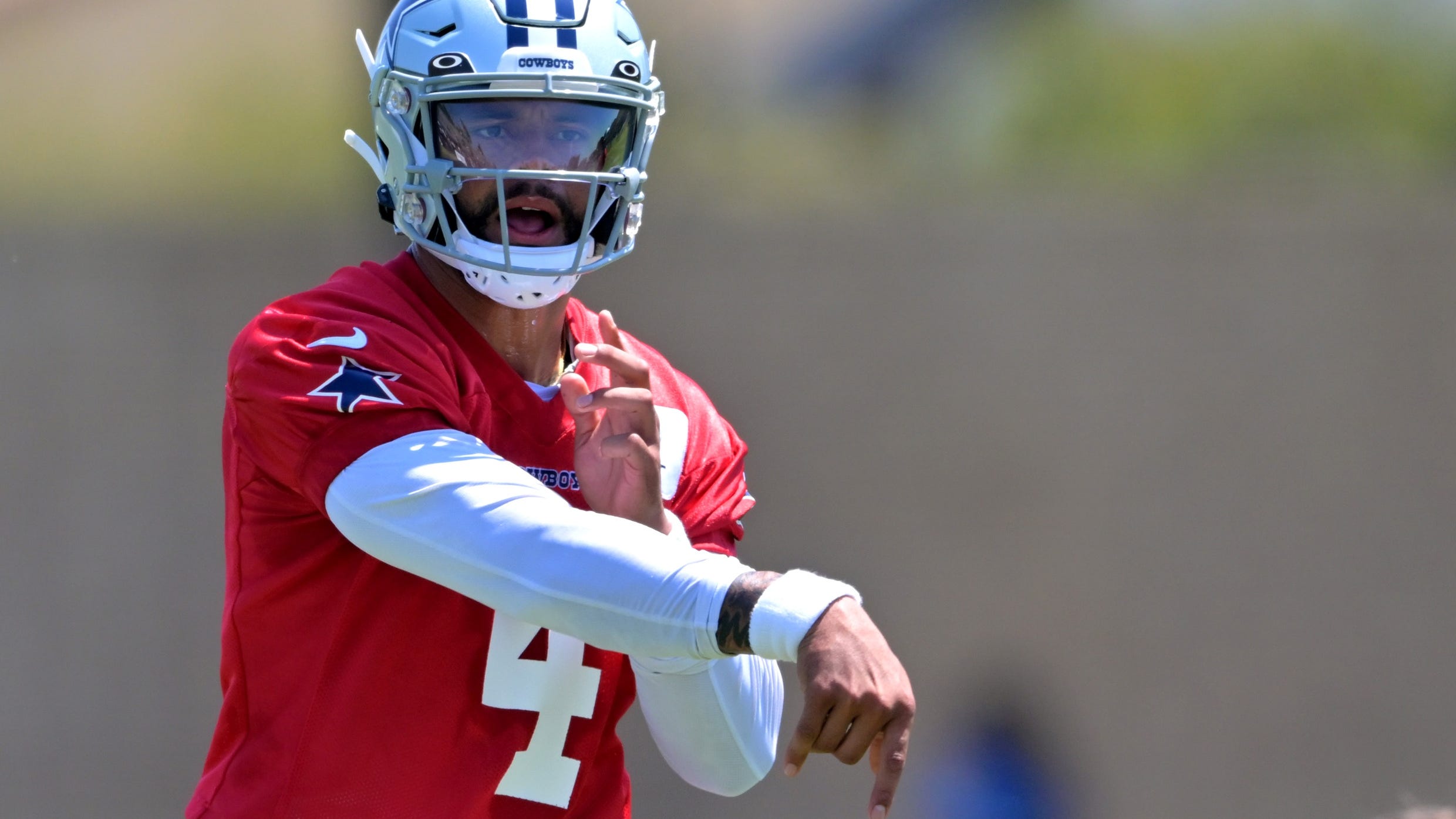 Cowboys Notebook: CeeDee Lamb dominates, Prescott looks sharp in first padded practice
