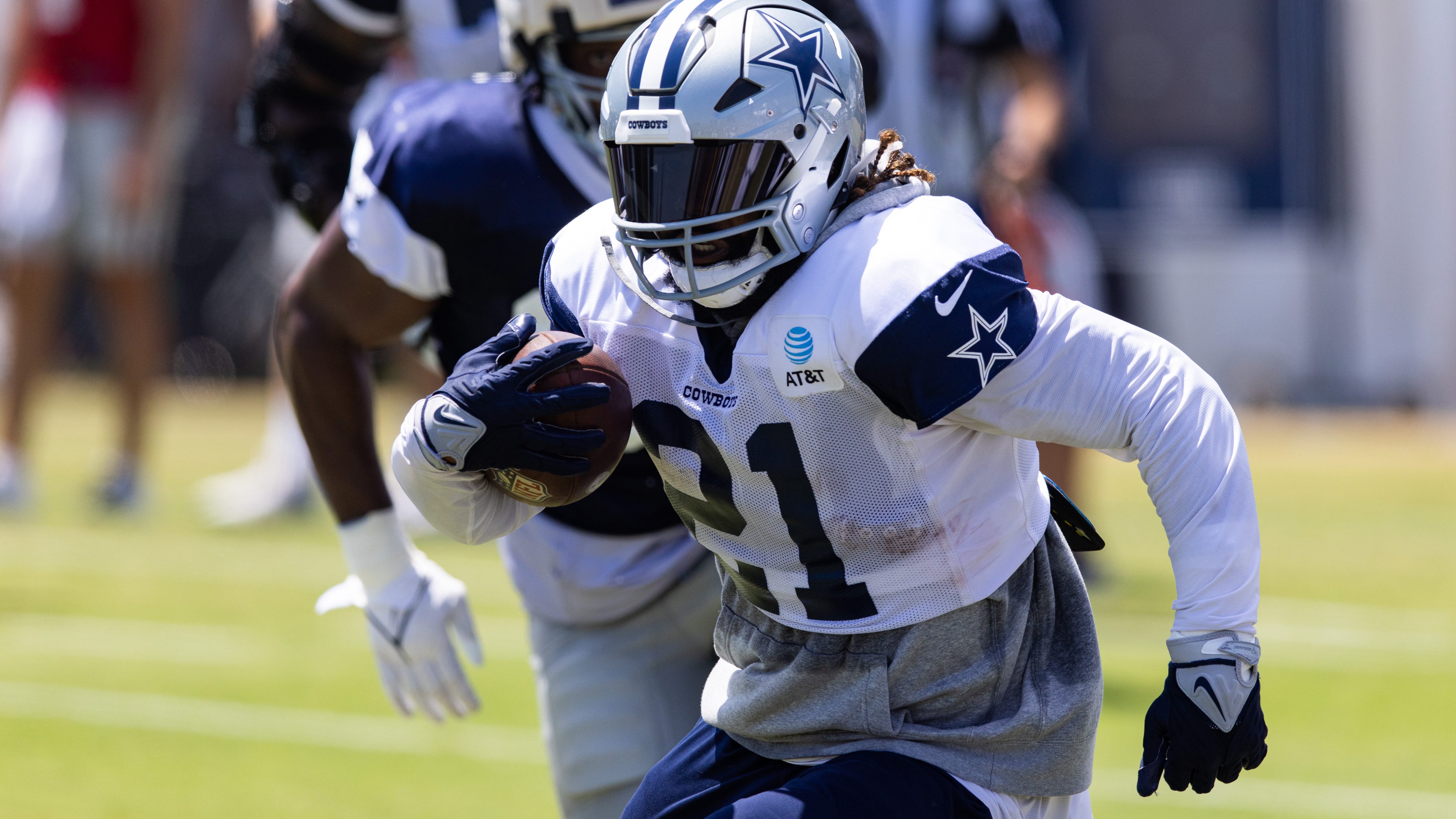 Ezekiel Elliott to miss Cowboys preseason