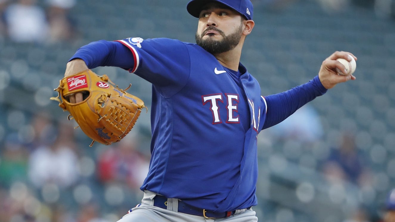 Report: Rangers 'not close' on Martin Perez deal