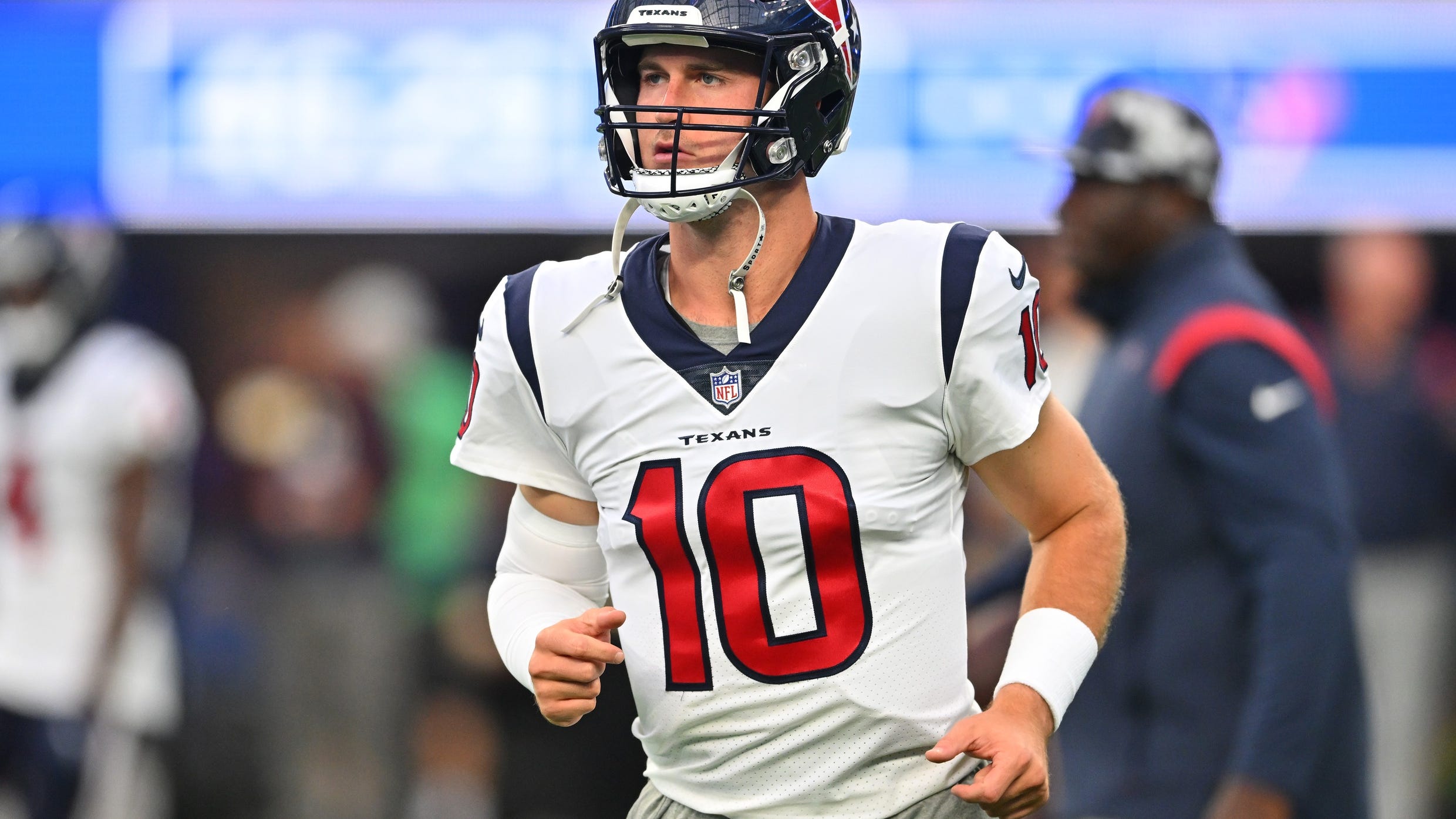 Davis Mills among 5 Texans team captains for 2022 season