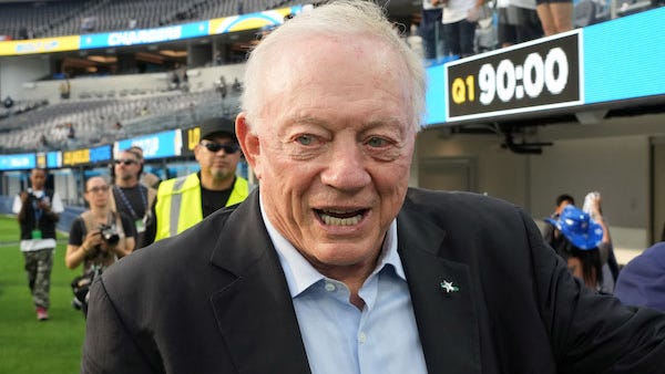 Jerry Jones trolls NFL by dressing as a “blind referee” for Halloween