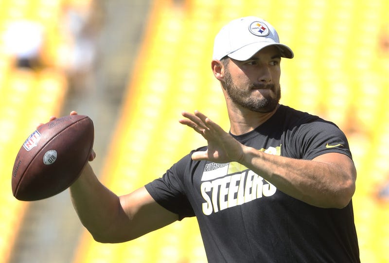 Pittsburgh Steelers quarterback Mitch Trubisky (10) warms up before the game against the Detroit Lions at Acrisure Stadium.