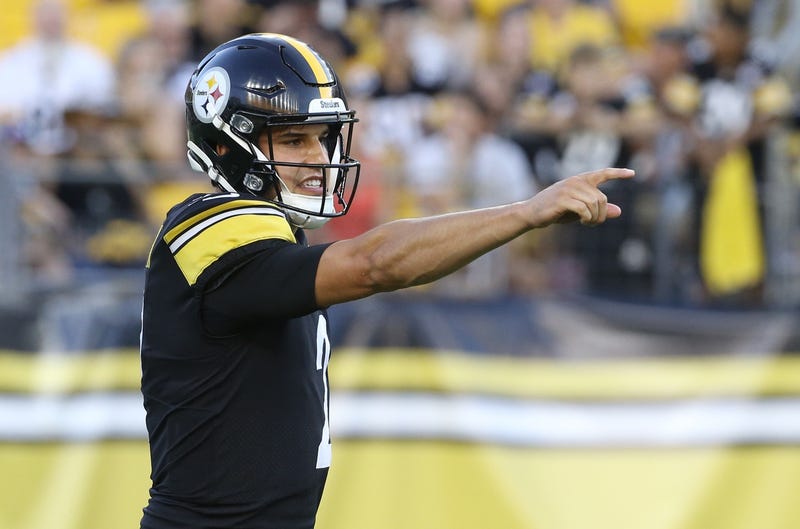 Mason Rudolph pointing