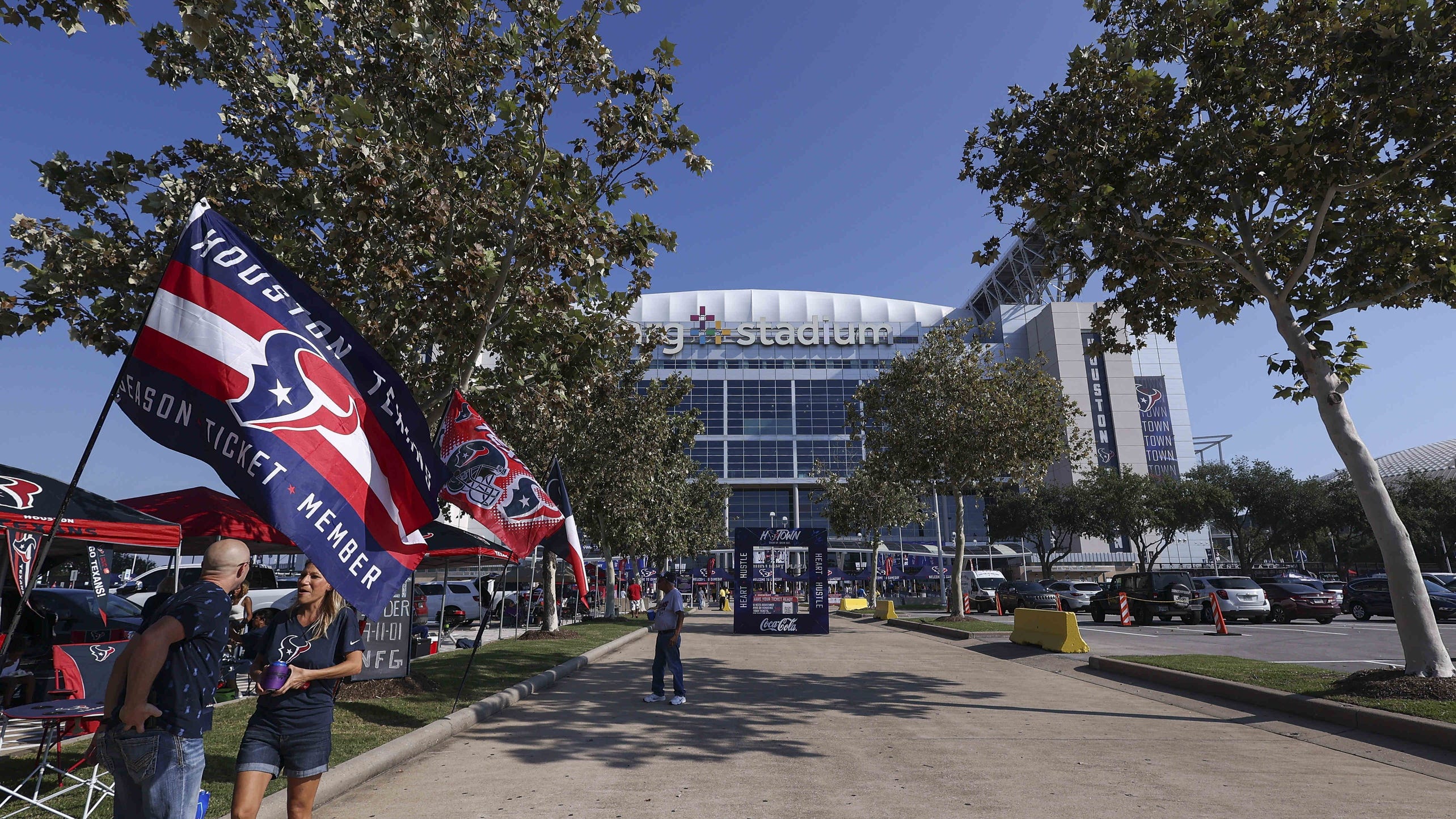 Texans to provide Astros-Phillies World Series updates during Eagles game