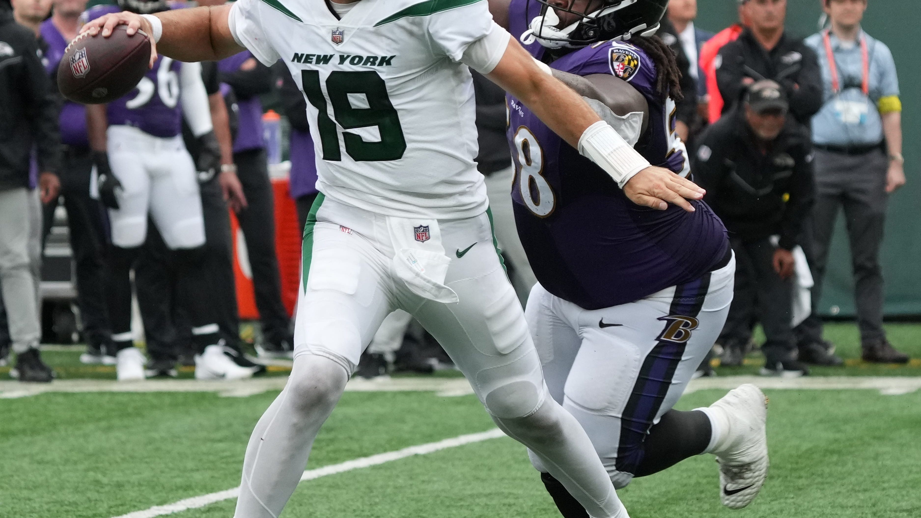 Joe Benigno blasts Jets' QB choice: 'They're afraid Mike White is better than Zach Wilson'