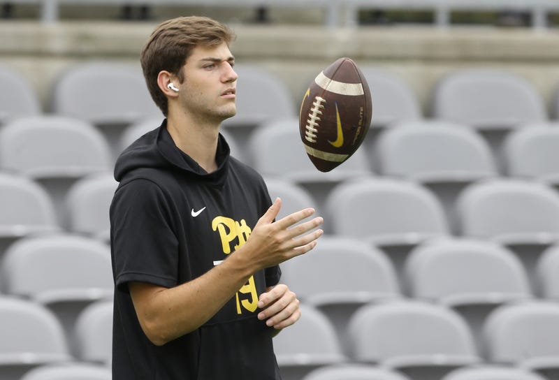 Nate Yarnell in warmups