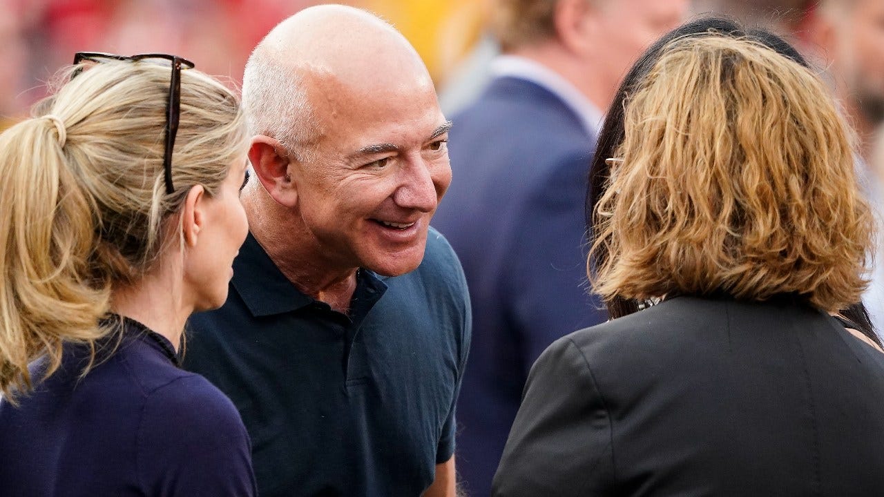 Has Dan Snyder warmed to the idea of Jeff Bezos buying the Commanders?