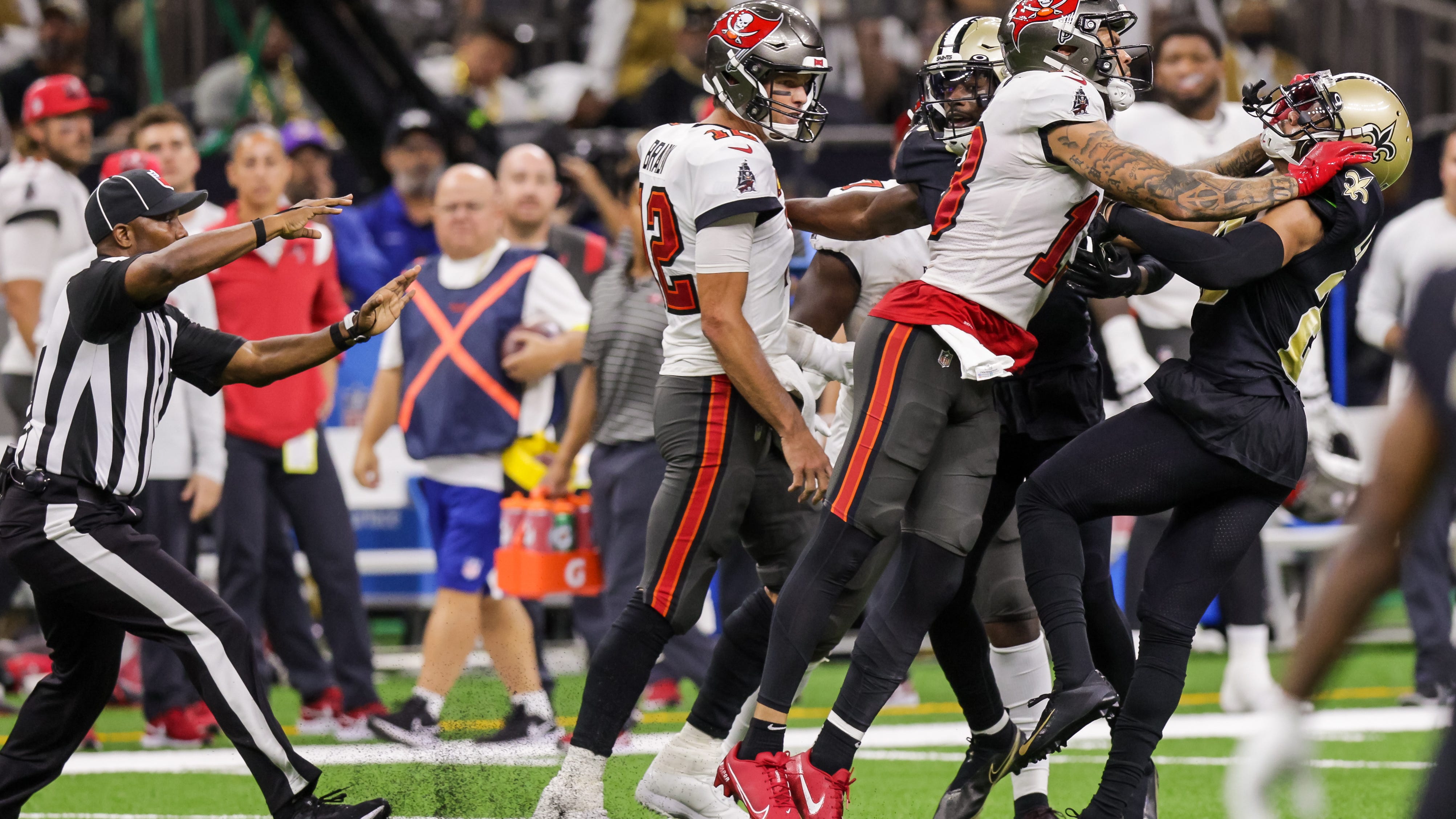 Mike Evans showed he's a punk with another cheap shot on Marshon Lattimore