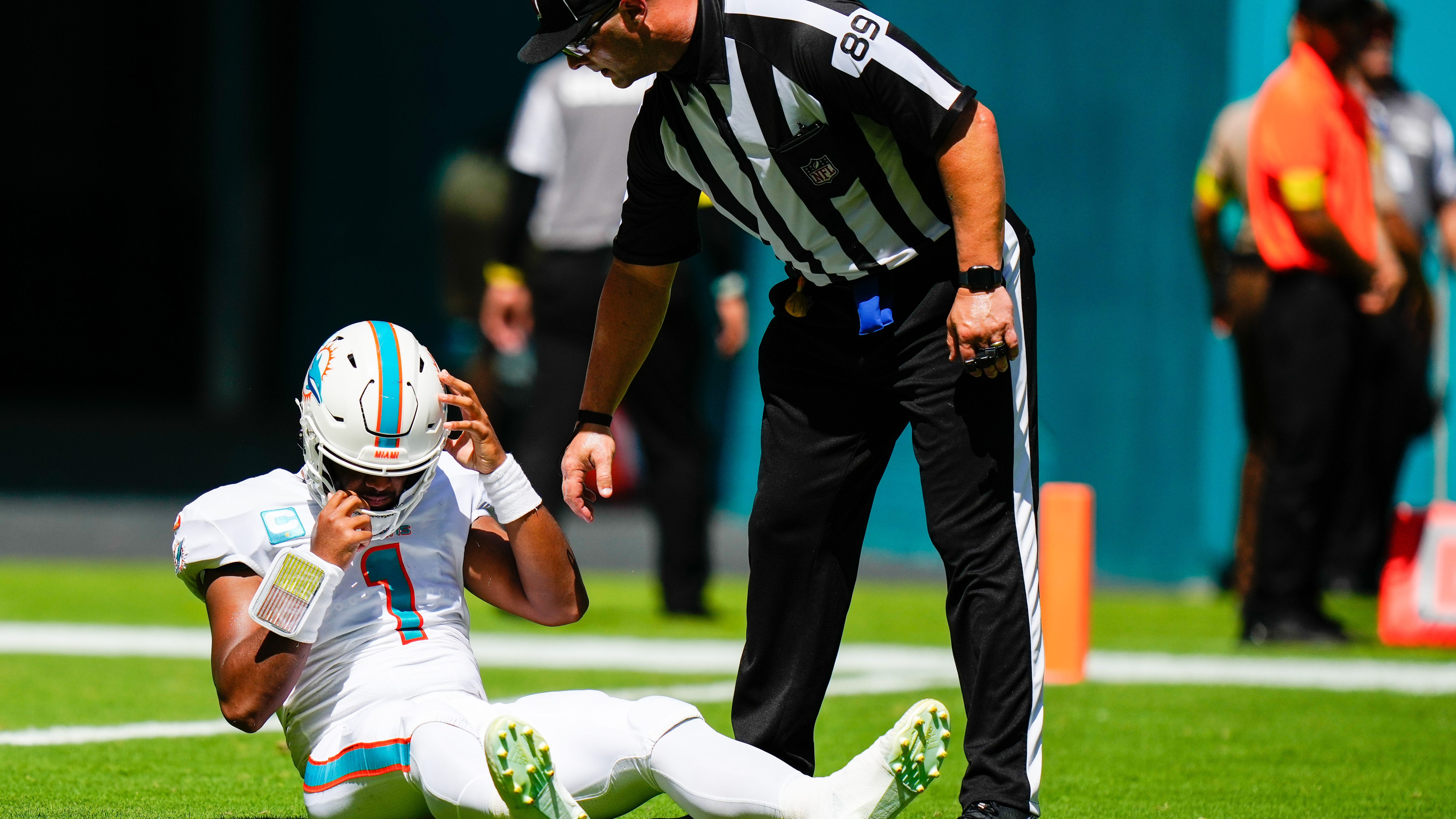 NFL Twitter reacts to Tua playing four days after apparent concussion