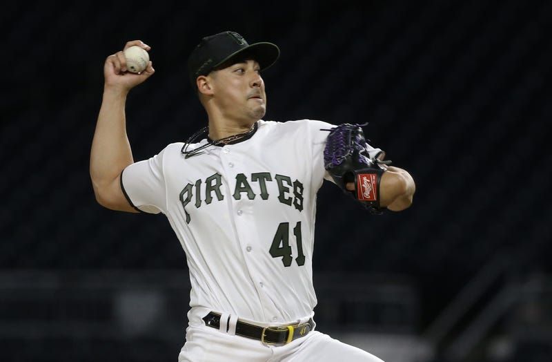 Robert Stephenson pitching for Pirates