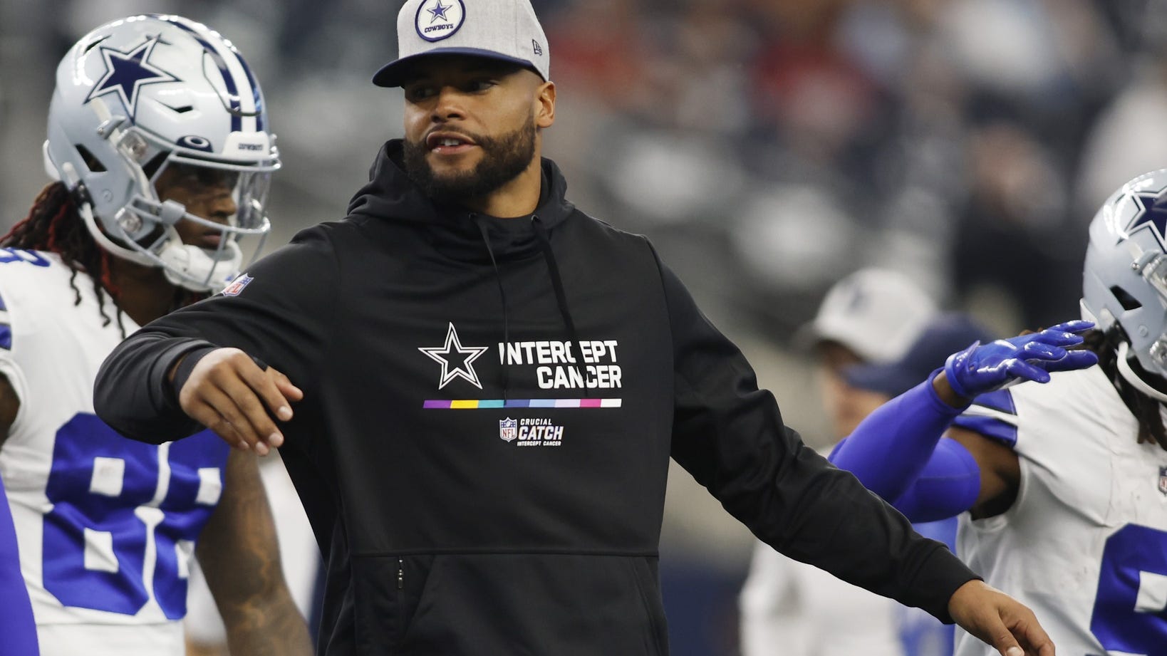Jerry Jones says Dak Prescott is making progress but can't grip the football 'well enough to play'