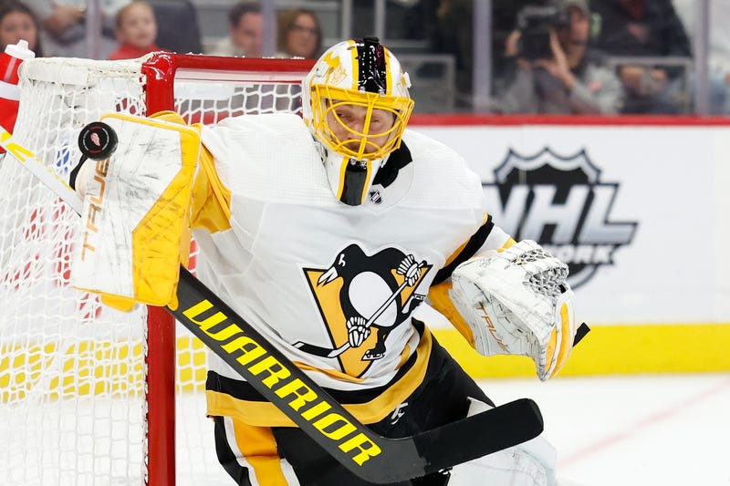Casey DeSmith in net