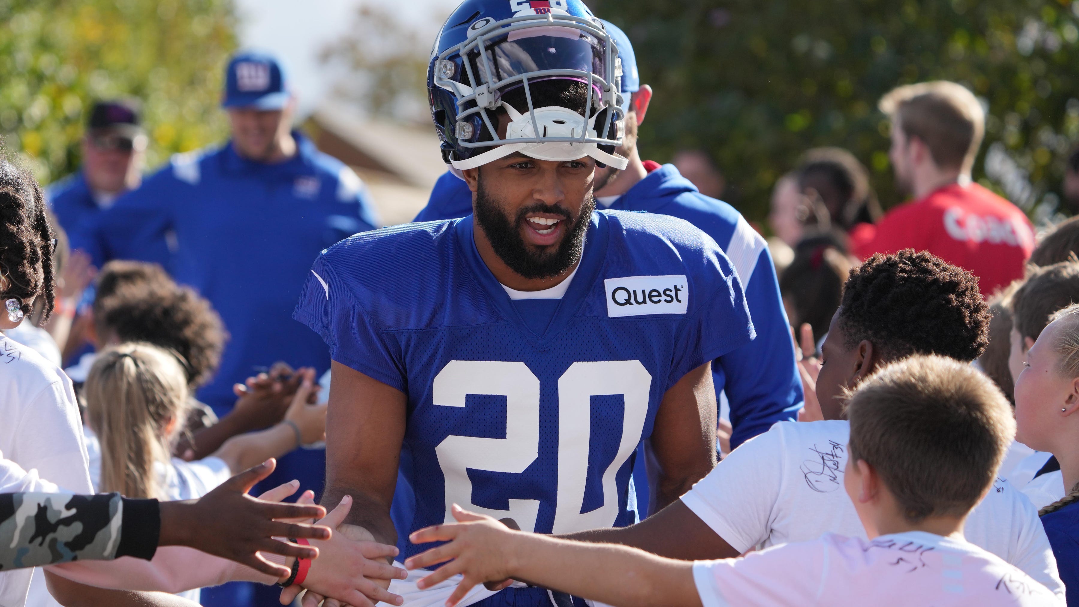 WATCH: Julian Love gets Giants' first INT of 2022 in a huge spot