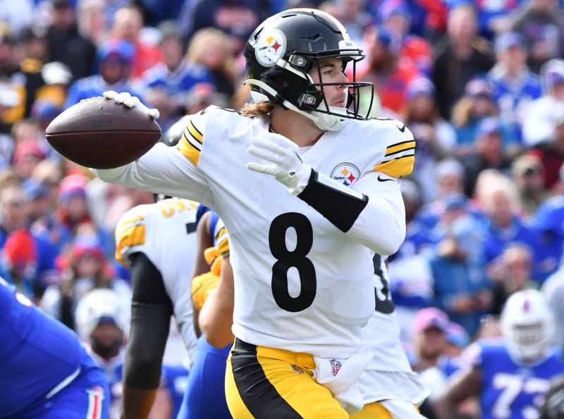 Kenny Pickett throwing on the run