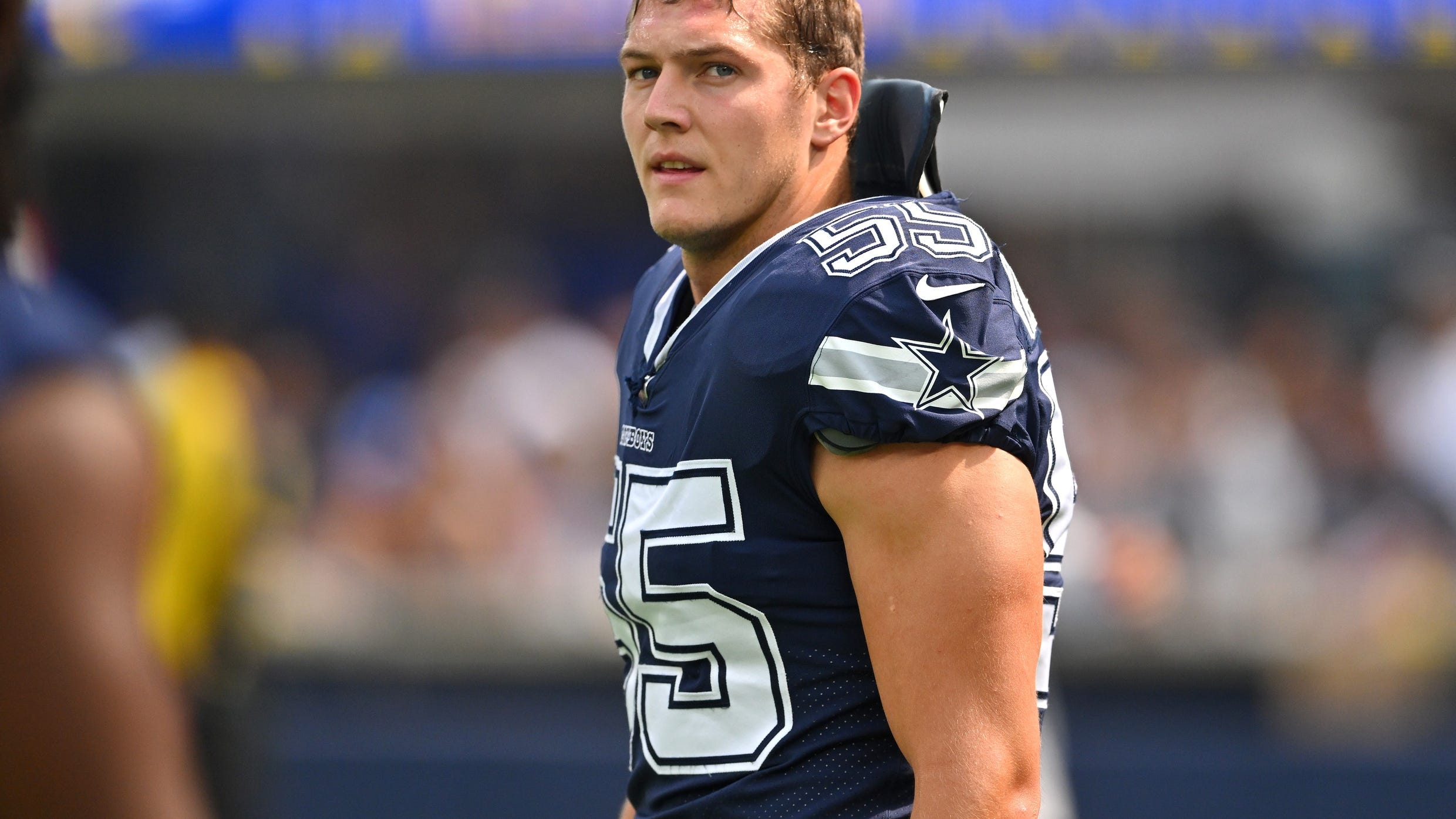 Cowboys LB Leighton Vander Esch ruled out with neck injury