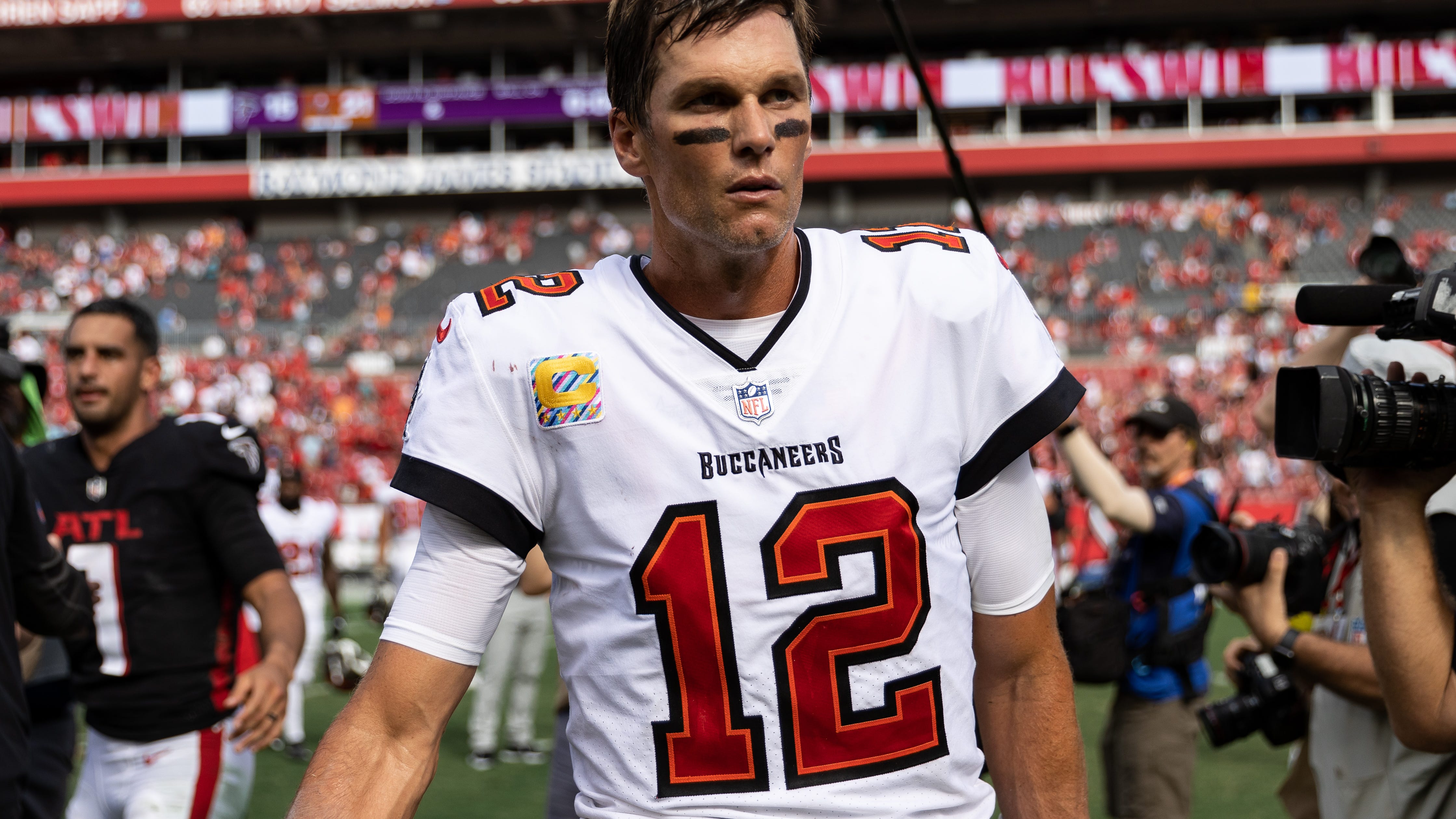 Tom Brady apologizes for comparing football to the military