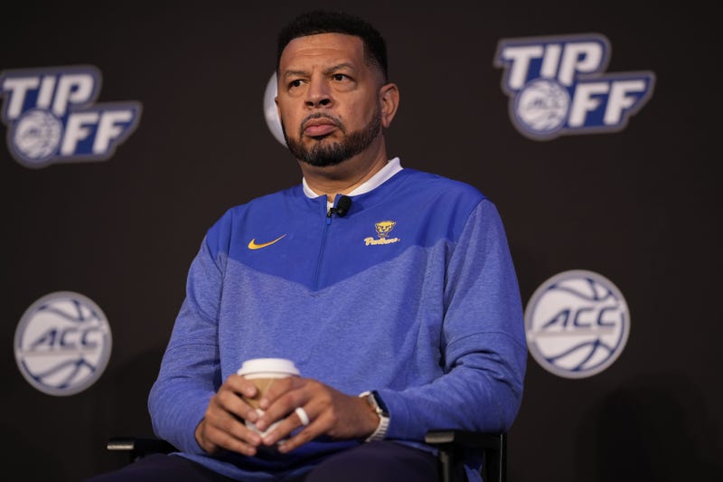 Jeff Capel at podium