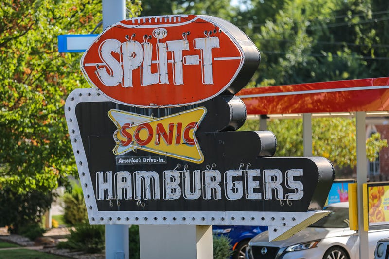 Streetsboro Cop Completes Door Dash Delivery From Sonic