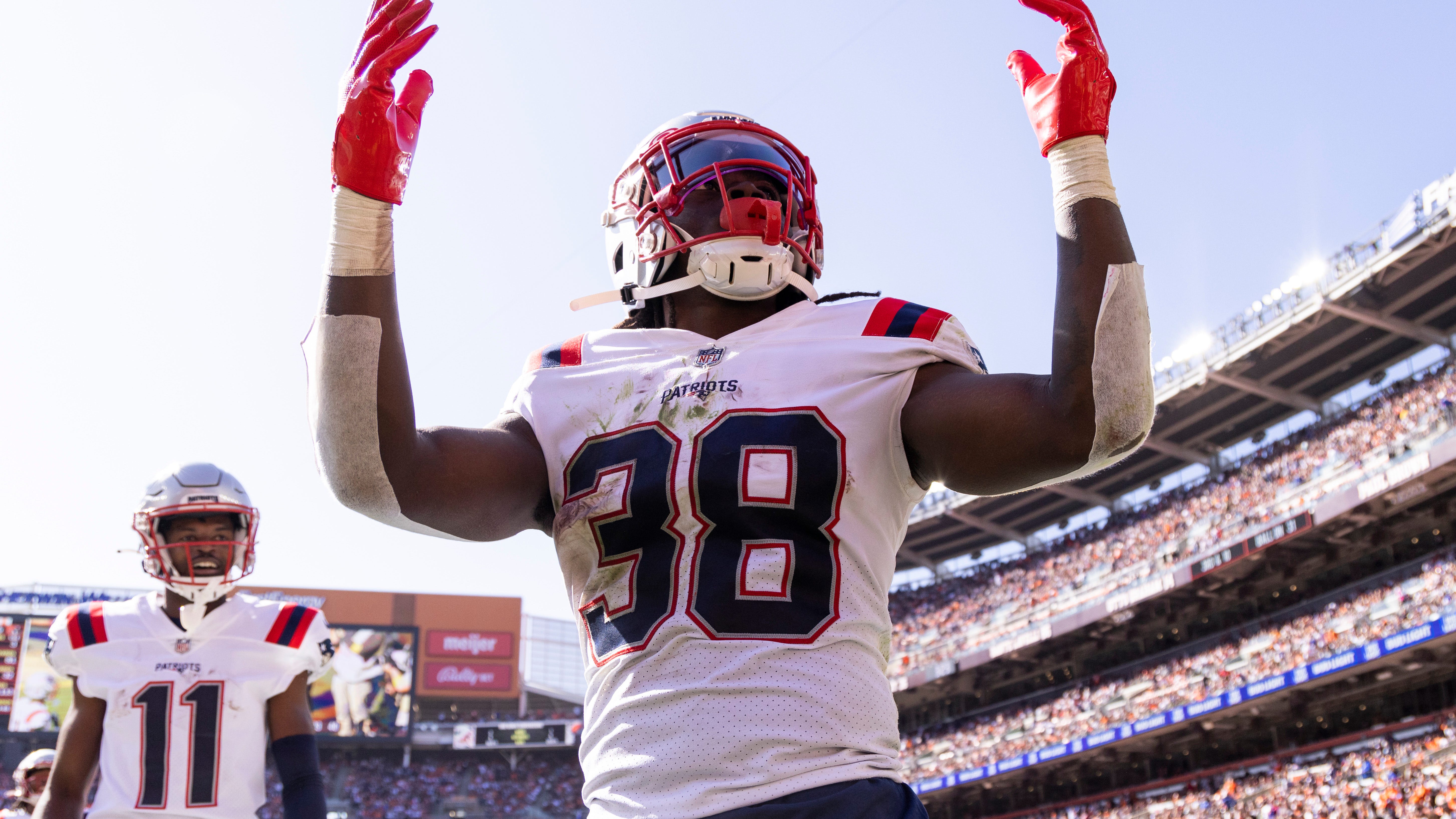 Patriots Rhamondre Stevenson gets nod among list of best running backs