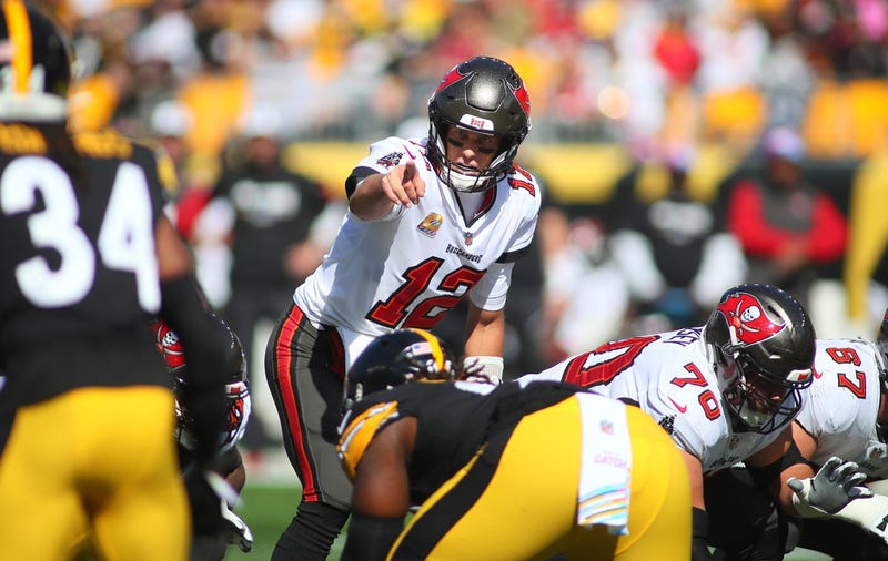 Tom Brady pointing at the Steelers