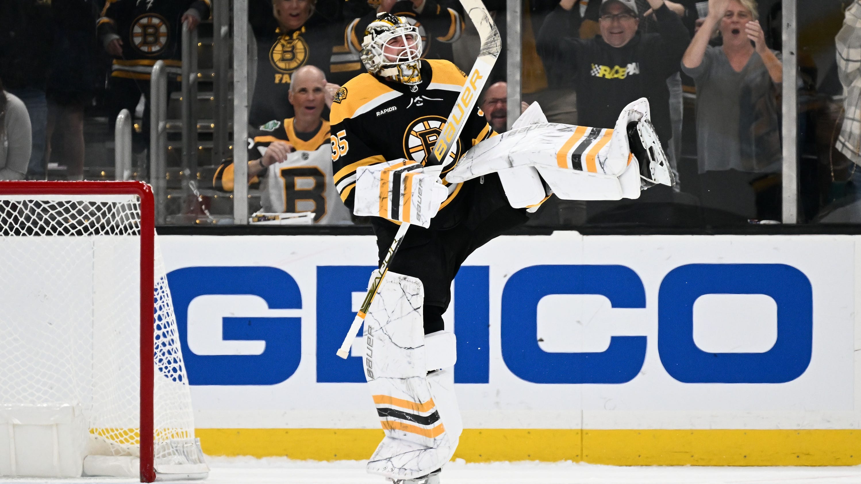 Linus Ullmark makes his case to be Bruins’ No. 1 goalie